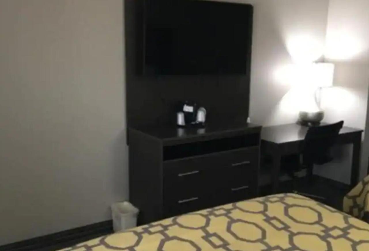 Baymont By Wyndham Topeka Ngoại thất bức ảnh